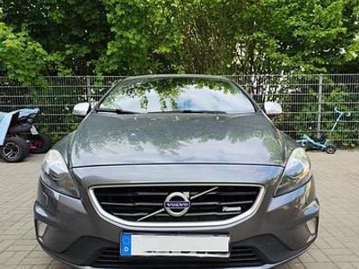 Grau Gebraucht 2013 Volvo V40 R-Design Limousine | 8.000 € (Fairer Preis)