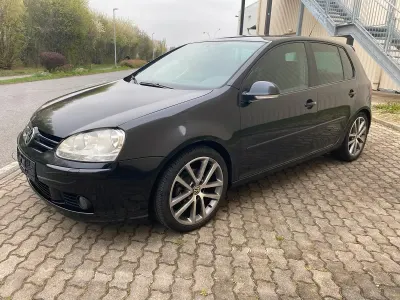 Używany VW Golf IV Sportline 116 KM (85 kW) 2005 Czarny Sedan/Limuzyna