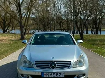 Gebraucht Mercedes CLS500 306 PS (225 kW) 2004 Silber Limousine