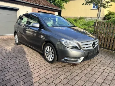 Gebraucht Mercedes B200 156 PS (114 kW) 2013 Grau Van / Kleinbus