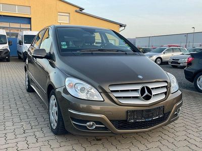 Gebraucht Mercedes B180 109 PS (80 kW) 2010 Gold Van / Kleinbus