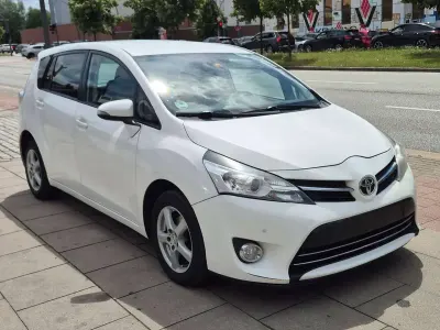 Gebraucht Toyota Verso Life 126 PS (92 kW) 2013 Super white 2 Van / Kleinbus