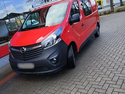 Second-hand Opel Vivaro 110 CP (80 kW) 2017 Roșu Monovolum