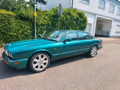 Gebraucht Jaguar XJ6 241 PS (177 kW) 2026 Grün Limousine