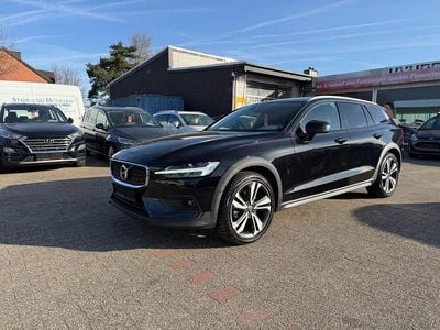 Second-hand Volvo V60 CC Pro 190 CP (139 kW) 2020 Negru Break