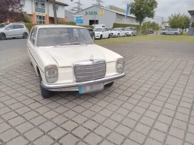 Gebraucht Mercedes 200 95 PS (69 kW) 1973 Weiß Limousine