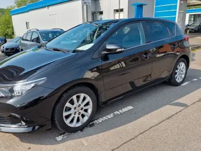 Gebraucht Toyota Auris Design 116 PS (85 kW) 2015 Schwarz Limousine