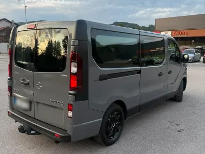 Gebraucht Opel Vivaro 145 PS (106 kW) 2017 Grau Van / Kleinbus