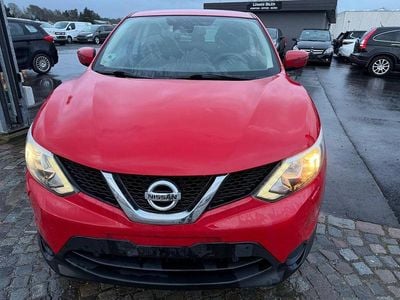 Gebraucht Nissan Qashqai Visia 116 PS (85 kW) 2015 Rot SUV