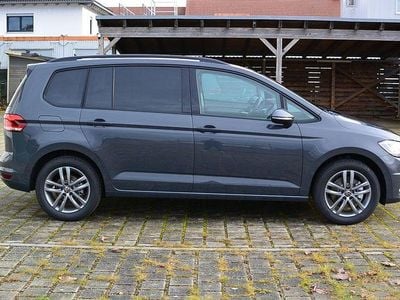 Neu VW Touran Edition 150 PS (110 kW) 2025 Grau Van / Kleinbus
