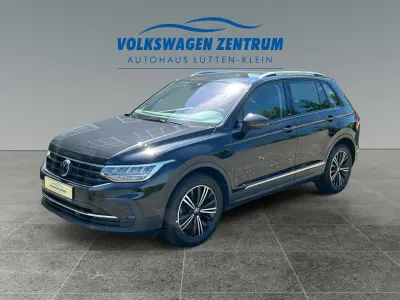 Gebraucht VW Tiguan Active 150 PS (110 kW) 2022 Deep black perleffekt (metallic) SUV
