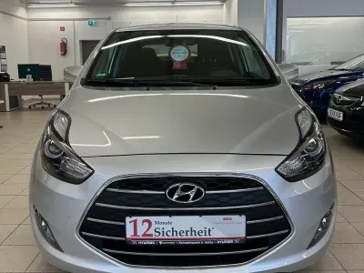 Gebraucht Hyundai ix20 125 PS (91 kW) 2017 Silber Kleinwagen