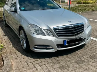 Gebraucht Mercedes E200 Avantgarde 136 PS (100 kW) 2011 Silber Limousine