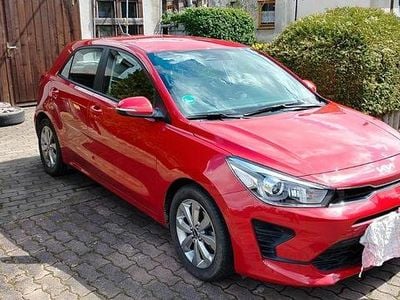Second-hand Kia Rio Vision 84 CP (61 kW) 2022 Roșu Berlinǎ