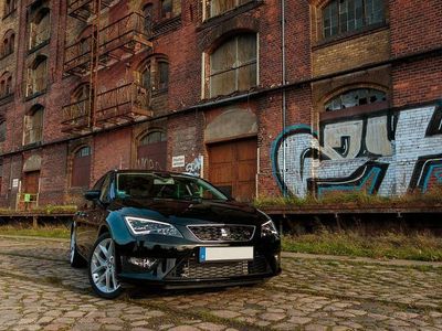 Schwarz Gebraucht 2015 Seat Leon ST FR Kombi | 9.499 € (Fairer Preis)