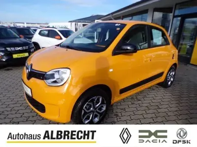 Gebraucht Renault Twingo Equilibre 65 PS (47 kW) 2023 Mangogelb Kleinwagen