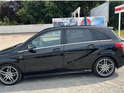 Gebraucht Mercedes B200 AMG 136 PS (100 kW) 2018 Schwarz Van / Kleinbus