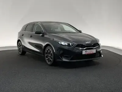 Gebraucht Kia Ceed 140 PS (102 kW) 2024 Grau Kleinwagen