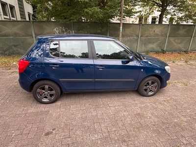 Blau Gebraucht 2011 Skoda Fabia Kleinwagen | 4.700 € (Fairer Preis)