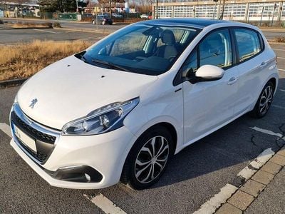 Gebraucht Peugeot 208 Signature Sky 110 PS (80 kW) 2019 Weiß Kleinwagen