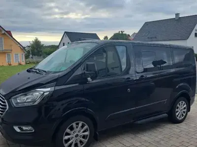 Gebraucht Ford Tourneo 131 PS (96 kW) 2022 Schwarz Van / Kleinbus