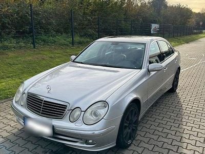 Usata Mercedes E350 Avantgarde 272 CV (200 kW) 2005 Argento Berlina