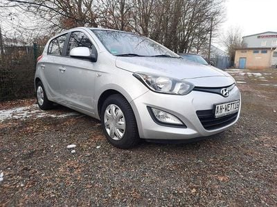 Gebraucht Hyundai i20 Edition 86 PS (63 kW) 2012 Silber Kleinwagen