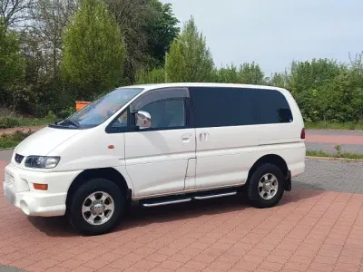 Gebraucht Mitsubishi Space Gear 185 PS (136 kW) 2004 Weiß Van / Kleinbus