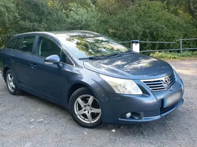 Gebraucht Toyota Avensis T2 126 PS (92 kW) 2011 Blau Kombi