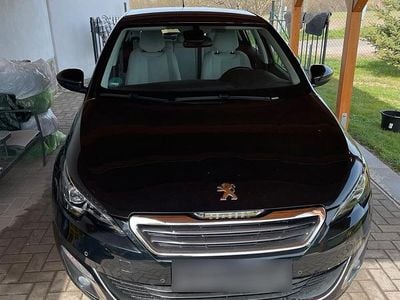 Gebraucht Peugeot 308 Allure 125 PS (91 kW) 2013 Schwarz Kleinwagen