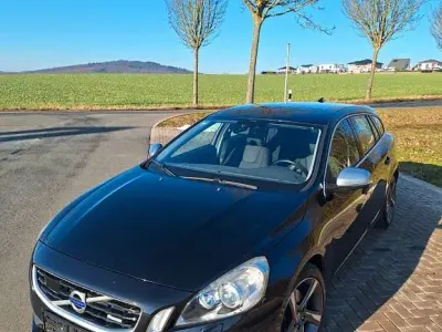 Usata Volvo V60 R-Design 114 CV (83 kW) 2012 Nero Station wagon