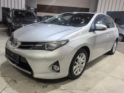 Gebraucht Toyota Auris Edition 99 PS (72 kW) 2013 Silber Kombi
