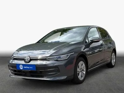 Gebraucht VW Golf VIII Life 150 PS (110 kW) 2025 Delfingrau metallic Kombi