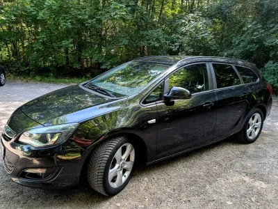 Gebraucht Opel Astra Eco 110 PS (80 kW) 2014 Schwarz Limousine