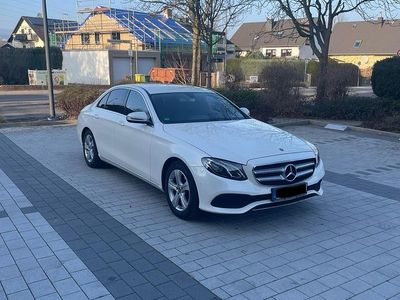 Gebraucht Mercedes E220 194 PS (142 kW) 2017 Weiß Limousine