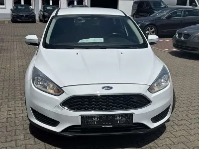 Gebraucht Ford Focus Ambiente 101 PS (74 kW) 2015 Weiß Limousine