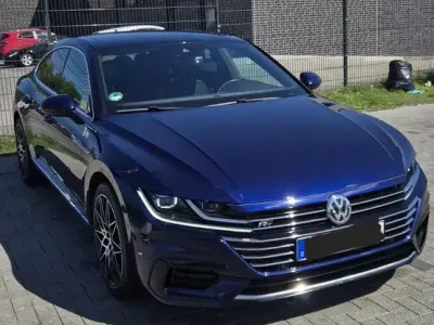 Gebraucht VW Arteon Edition 150 PS (110 kW) 2018 Blau Kleinwagen