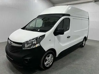 Używany Opel Vivaro S 125 KM (91 kW) 2019 Biały Minivan