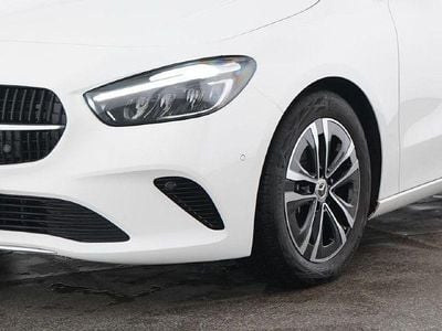 Weiß Gebraucht 2024 Mercedes B200 Van / Kleinbus | 30.150 € (Guter Preis)