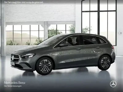Gebraucht Mercedes B180 Advanced 136 PS (100 kW) 2025 Grau Van / Kleinbus