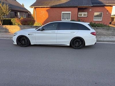 Weiß Gebraucht 2017 Mercedes C63 AMG AMG Limousine | 43.999 € (Fairer Preis)