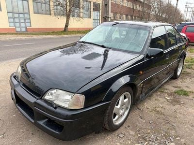 Begagnad Opel Omega 377 HK (277 kW) 1992 Grön Kombi