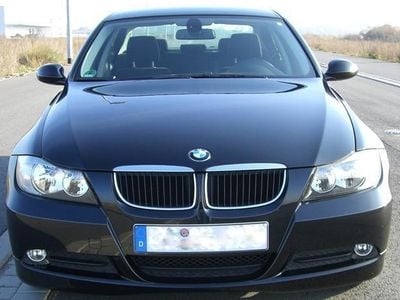 Gebraucht BMW 318 143 PS (105 kW) 2006 Schwarz metallic Limousine