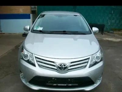 Gebraucht Toyota Avensis 147 PS (108 kW) 2012 Silber Limousine