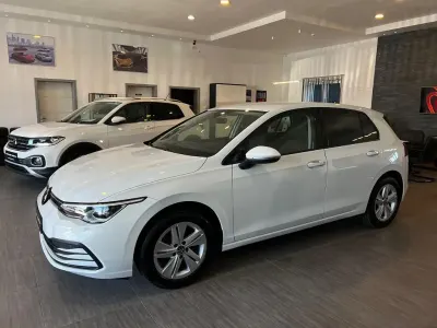 Gebraucht VW Golf VIII Life 116 PS (85 kW) 2022 Weiß Limousine