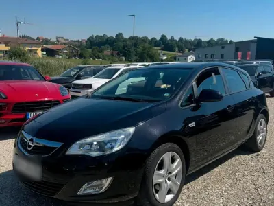 Gebraucht Opel Astra Edition 116 PS (85 kW) 2010 Schwarz Kleinwagen