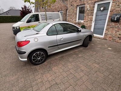 Gebraucht Peugeot 206 CC 136 PS (100 kW) 2003 Silber Cabrio