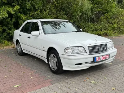 Gebraucht Mercedes C180 122 PS (89 kW) 1998 Weiß Limousine