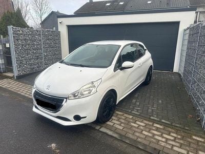 Weiß Gebraucht 2014 Peugeot 208 Kleinwagen | 4.990 € (Fairer Preis)