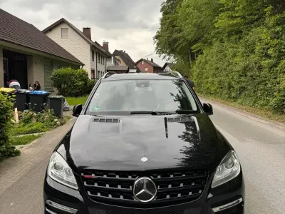 Gebraucht Mercedes ML250 204 PS (150 kW) 2012 Schwarz SUV
